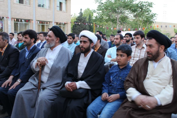 با حضور مسئولان
برنامه بزرگداشت مقام معلم در پردیس شهید چمران برگزار شد