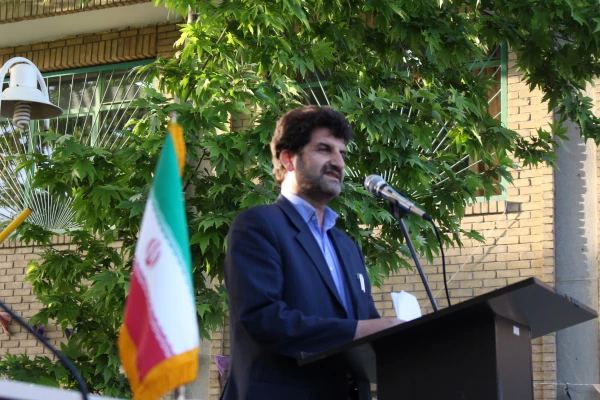 با حضور مسئولان
برنامه بزرگداشت مقام معلم در پردیس شهید چمران برگزار شد