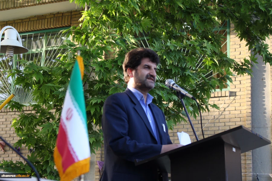 با حضور مسئولان
برنامه بزرگداشت مقام معلم در پردیس شهید چمران برگزار شد
