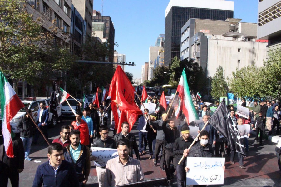 حضور پرشور دانشجویان پردیس شهید چمران در راهپیمایی ۱۳ آبان 7