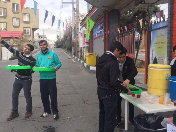 ایجاد ایستگاه صلواتی و پخش شربت و شیرینی و چای به مناسبت تولد پیامبر  اکرم و امام جعفر صادق (ع) در پردیس شهید چمران  2