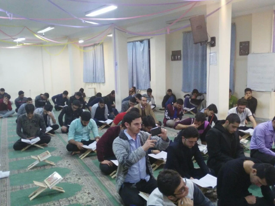 برگزاری محفل نورانی انس با قرآن کریم  در پردیس شهید چمران 3