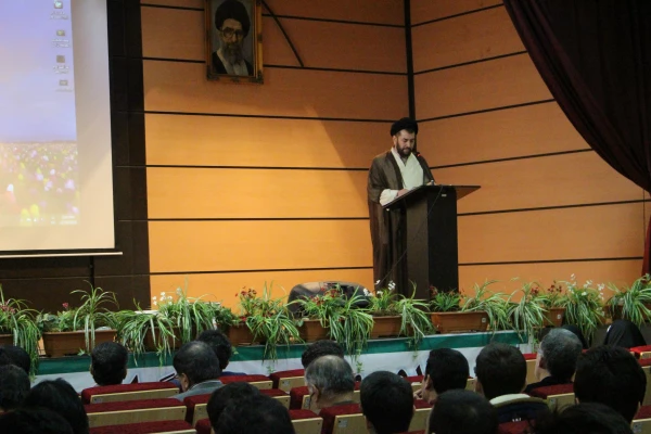 برگزاری باشکوه مراسم هفته پژوهش در پردیس شهید چمران 8