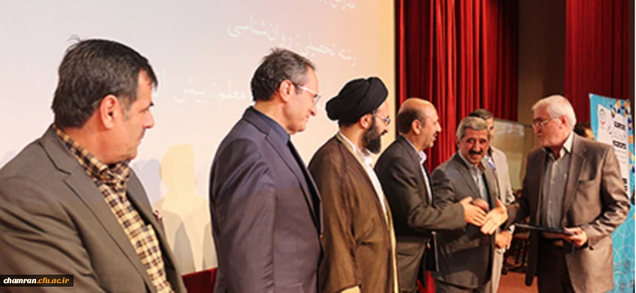 انتخاب استاد نمونه و پیشکسوت نمونه 3