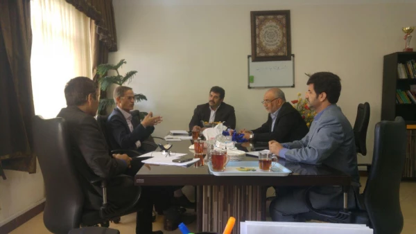 برگزاری جلسه هم اندیشی مسئولان پردیس و مدیران آموزش و پرورش منطقه 4 تهران 4