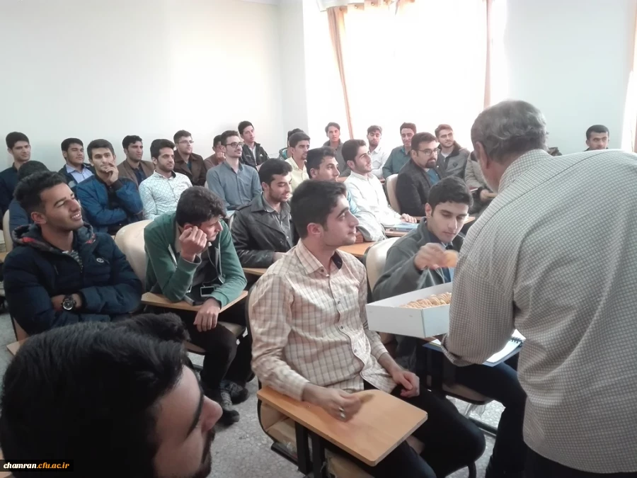 تبریک اعیاد شعبانیه و هفته آموزش و معلم به استادان و دانشجویان در کلاسهای درس 3