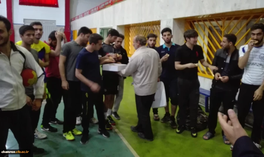 تبریک اعیاد شعبانیه و هفته آموزش و معلم به استادان و دانشجویان در کلاسهای درس 8