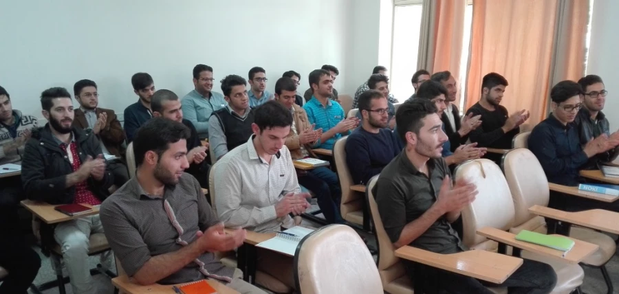 تبریک اعیاد شعبانیه و هفته آموزش و معلم به استادان و دانشجویان در کلاسهای درس 14