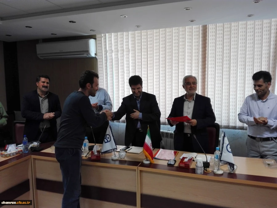 نشست صمیمی دانشجویان کارشناسی ناپیوسته و دکتر زندی 8