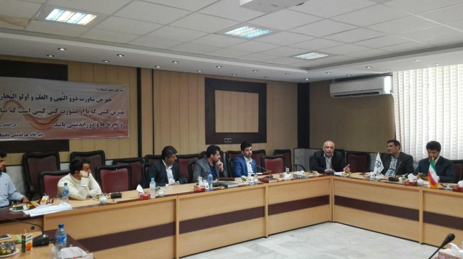 به مناسبت بزرگداشت هفته آموزش و اعیاد شعبانیه، جلسه پرسش و پاسخ با حضور جناب آقای دکتر زندی و معاونین محترم پردیس 4