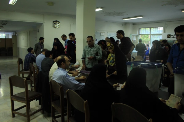 حضور پرشور و گسترده استادان، همکاران و دانشجویان پردیس شهید چمران در انتخابات ریاست جمهوری و شوراهای شهر و روستا 2