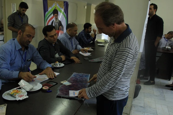 حضور پرشور و گسترده استادان، همکاران و دانشجویان پردیس شهید چمران در انتخابات ریاست جمهوری و شوراهای شهر و روستا 5