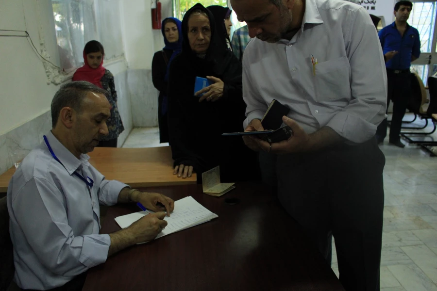 حضور پرشور و گسترده استادان، همکاران و دانشجویان پردیس شهید چمران در انتخابات ریاست جمهوری و شوراهای شهر و روستا 15