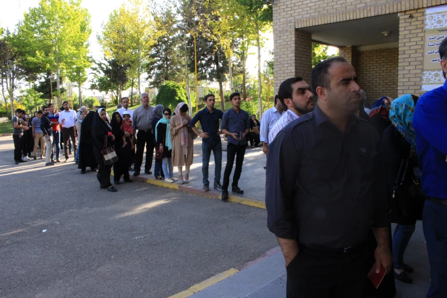 حضور پرشور و گسترده استادان، همکاران و دانشجویان پردیس شهید چمران در انتخابات ریاست جمهوری و شوراهای شهر و روستا 6