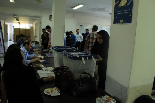 حضور پرشور و گسترده استادان، همکاران و دانشجویان پردیس شهید چمران در انتخابات ریاست جمهوری و شوراهای شهر و روستا 7