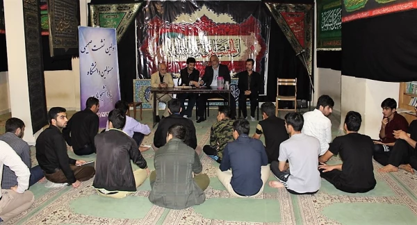 نشست صمیمی مسئولان و دانشجویان پردیس شهید چمران 4