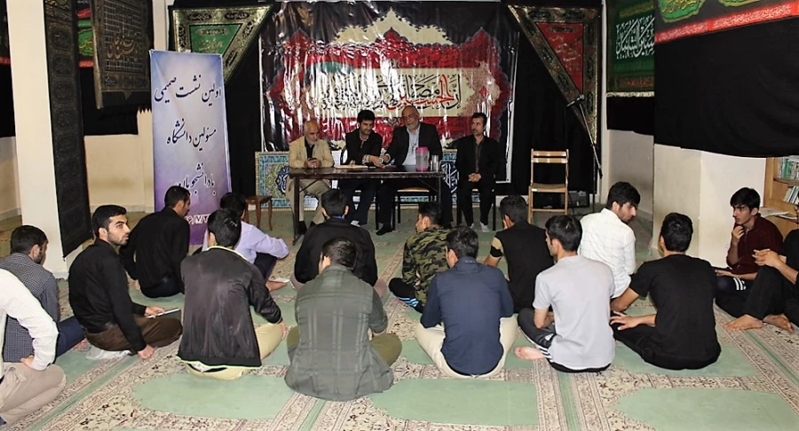 نشست صمیمی مسئولان و دانشجویان پردیس شهید چمران 4