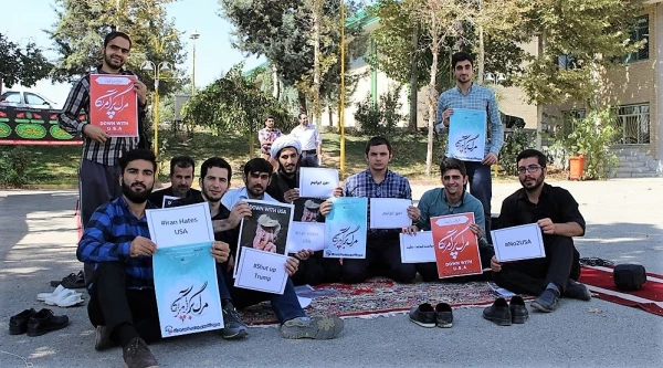 تجمع اعتراض آمیز دانشجویان پردیس شهید چمران در پاسخ به سخنان سخیف رییس جمهور آمریکا 2