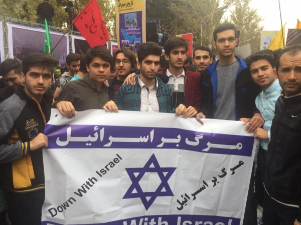 حضور پرشور دانشجویان پردیس شهید چمران در راهپیمایی یوم الله 13 آبان 3