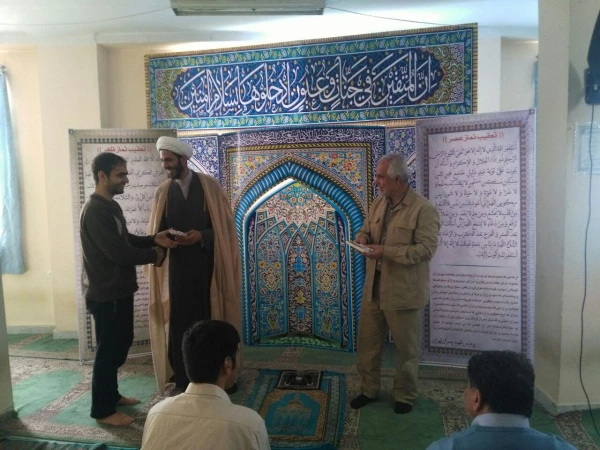 تقدیر از دانشجویان فعال در حوزه نماز توسط معاونت آموزشی، فرهنگی و پژوهشی و امام جماعت پردیس 3