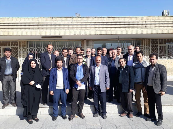 تجلیل از خدمات سی ساله جناب آقای احمدی توسط سرپرست، معاونان و کارکنان پردیس 3