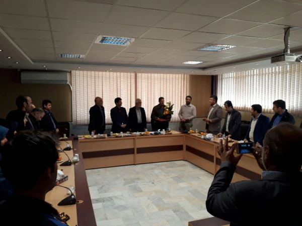 تجلیل از خدمات سی ساله جناب آقای احمدی توسط سرپرست، معاونان و کارکنان پردیس 4