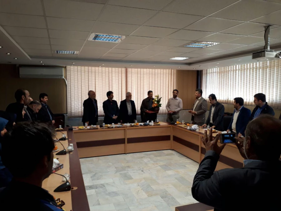 تجلیل از خدمات سی ساله جناب آقای احمدی توسط سرپرست، معاونان و کارکنان پردیس 4