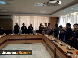 تجلیل از خدمات سی ساله جناب آقای احمدی توسط سرپرست، معاونان و کارکنان پردیس 5