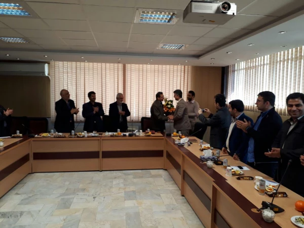 تجلیل از خدمات سی ساله جناب آقای احمدی توسط سرپرست، معاونان و کارکنان پردیس 5