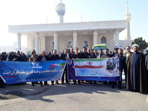 تجدید بیعت همکاران پردیس شهید چمران با ارمانهای امام و انقلاب 4