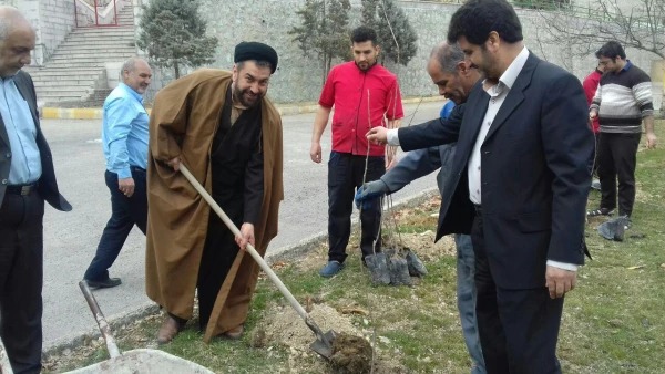 کاشت نهال به مناسبت روز درختکاری در پردیس شهید چمران 5