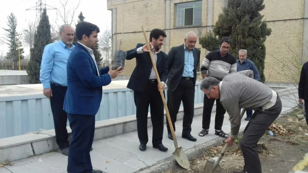 کاشت نهال به مناسبت روز درختکاری در پردیس شهید چمران 7