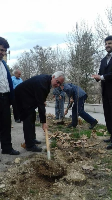 کاشت نهال به مناسبت روز درختکاری در پردیس شهید چمران 8