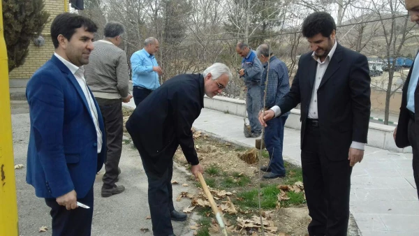 کاشت نهال به مناسبت روز درختکاری در پردیس شهید چمران 9