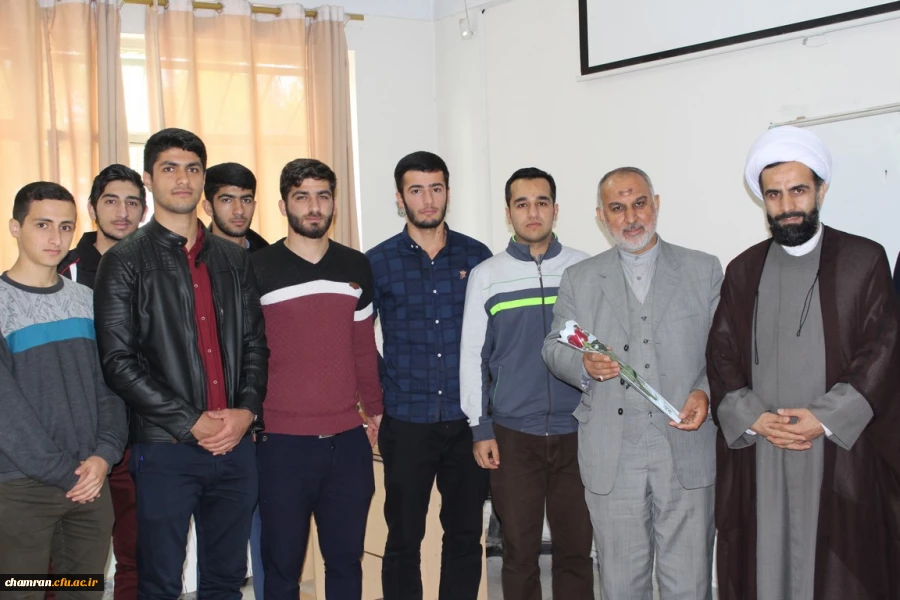 تبریک هفته معلم با اهدای شاخه گل و تقدیر از اساتید 2