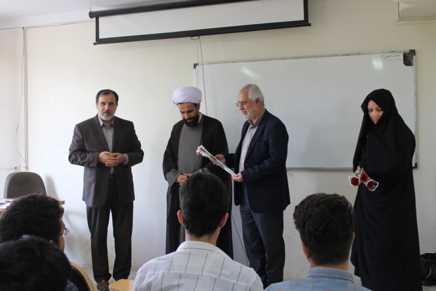 تبریک هفته معلم با اهدای شاخه گل و تقدیر از اساتید 3