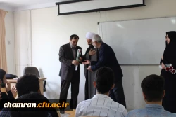 تبریک هفته معلم با اهدای شاخه گل و تقدیر از اساتید 4