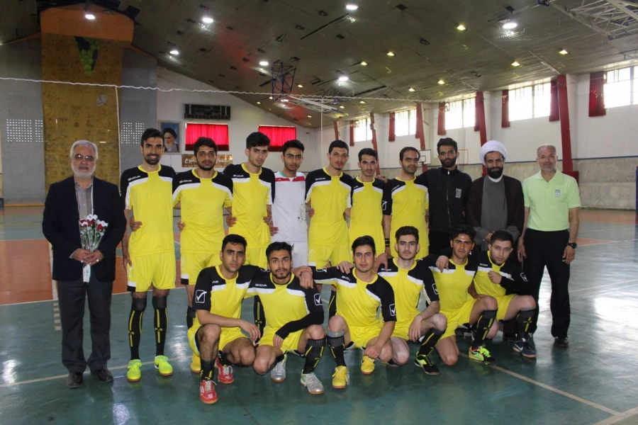 تبریک هفته معلم با اهدای شاخه گل و تقدیر از اساتید 5