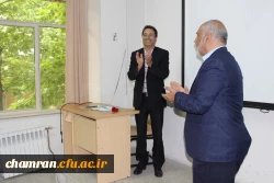 تبریک هفته معلم با اهدای شاخه گل و تقدیر از اساتید 8