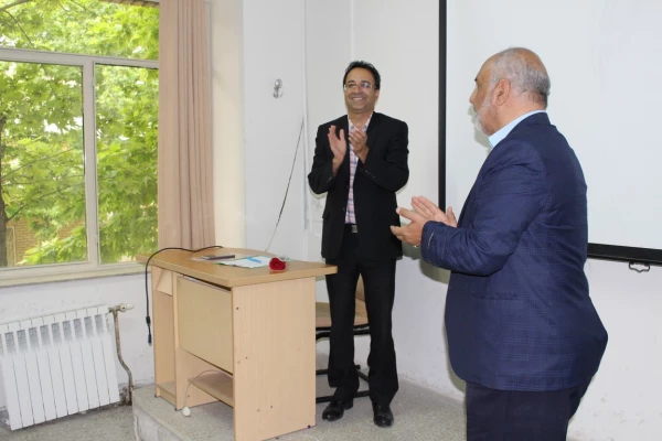 تبریک هفته معلم با اهدای شاخه گل و تقدیر از اساتید 8