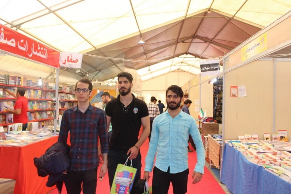 بازدید دانشجویان پردیس شهید چمران از نمایشگاه کتاب تهران 2