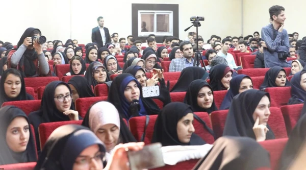 نشست صمیمی وزیر آموزش و پرورش با دانشجومعلمان دانشگاه فرهنگیان در پردیس شهید چمران 9