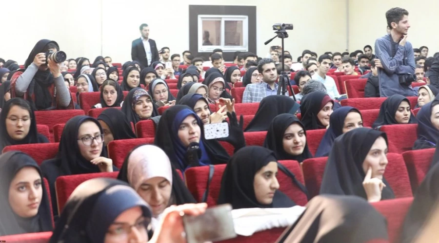 نشست صمیمی وزیر آموزش و پرورش با دانشجومعلمان دانشگاه فرهنگیان در پردیس شهید چمران 9