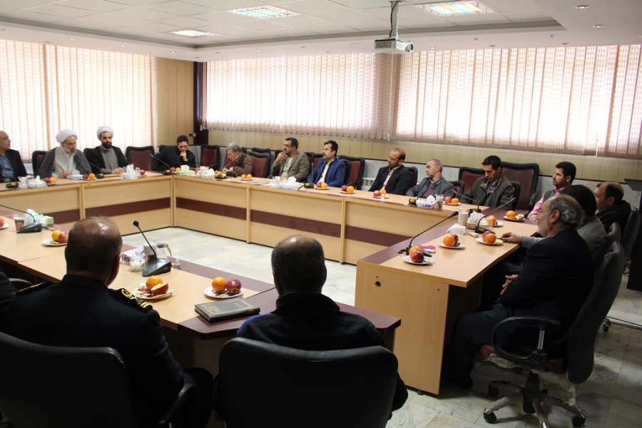 حضور معاون دفتر نهاد مقام معظم رهبری در بین کارکنان پردیس شهید چمران و بازدید از قسمت های مختلف پردیس و نیز اقامه نماز ظهر و عصردر نمازخانه پردیس 3