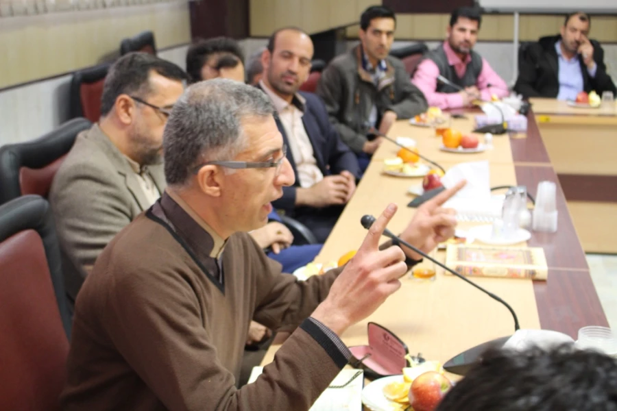 حضور معاون دفتر نهاد مقام معظم رهبری در بین کارکنان پردیس شهید چمران و بازدید از قسمت های مختلف پردیس و نیز اقامه نماز ظهر و عصردر نمازخانه پردیس 4