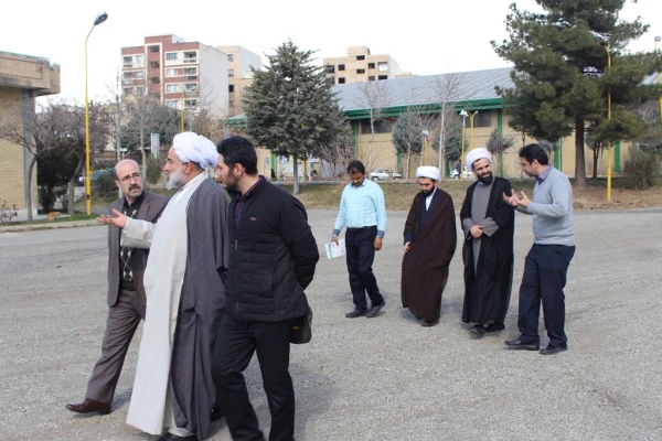 حضور معاون دفتر نهاد مقام معظم رهبری در بین کارکنان پردیس شهید چمران و بازدید از قسمت های مختلف پردیس و نیز اقامه نماز ظهر و عصردر نمازخانه پردیس 5