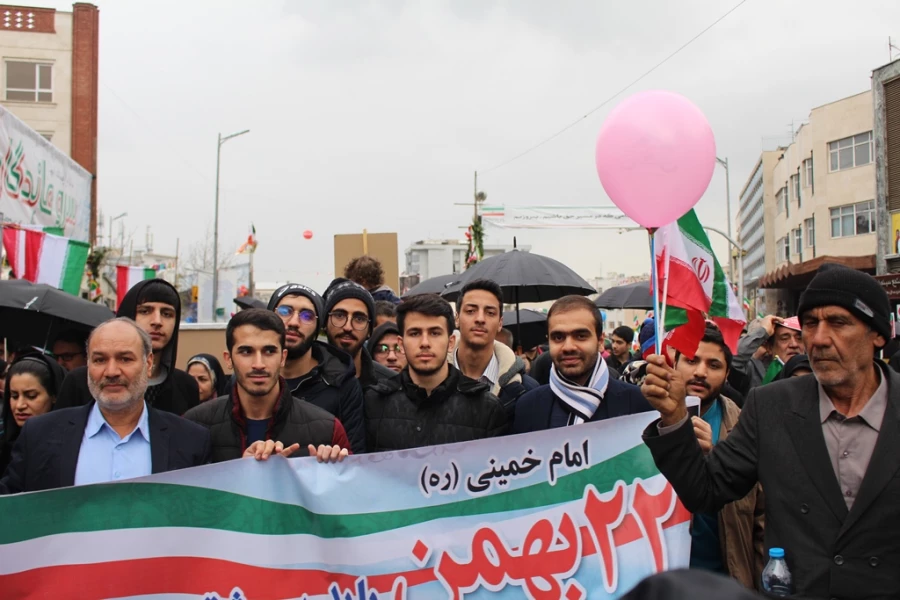 حضور دانشجومعلمان و همکاران و استادان پردیس شهید چمران در راهپیمایی چهلمین سالگرد پیروزی انقلاب اسلامی  3