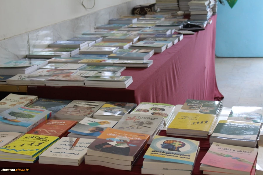برپایی نمایشگاه کتاب در پردیس شهید چمران 2