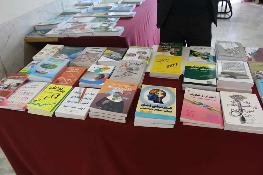 برپایی نمایشگاه کتاب در پردیس شهید چمران 3