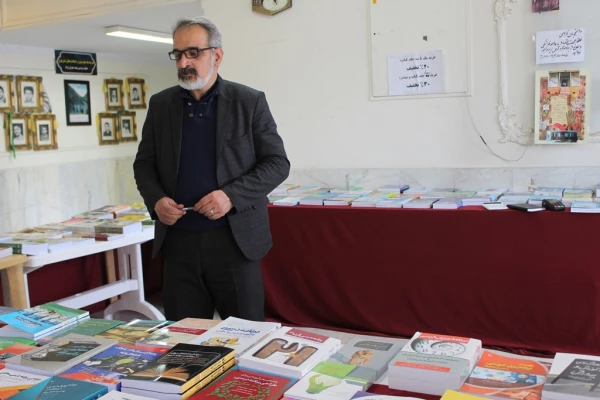 برپایی نمایشگاه کتاب در پردیس شهید چمران 4